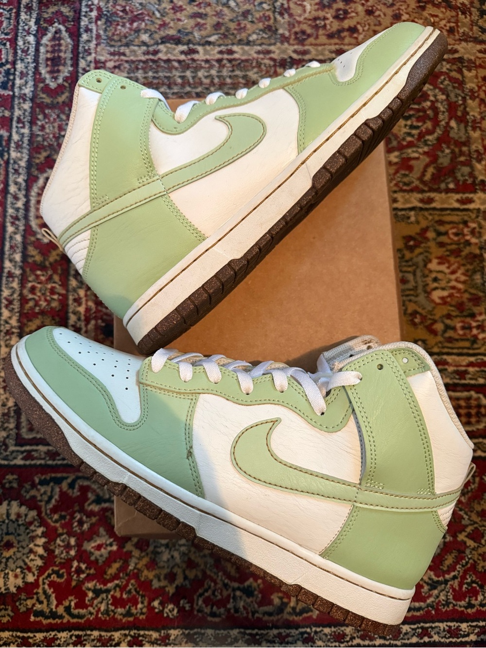 Nike Dunk High SE Inspected by Swoosh Honeydew -Sneakers in Mint Green and White